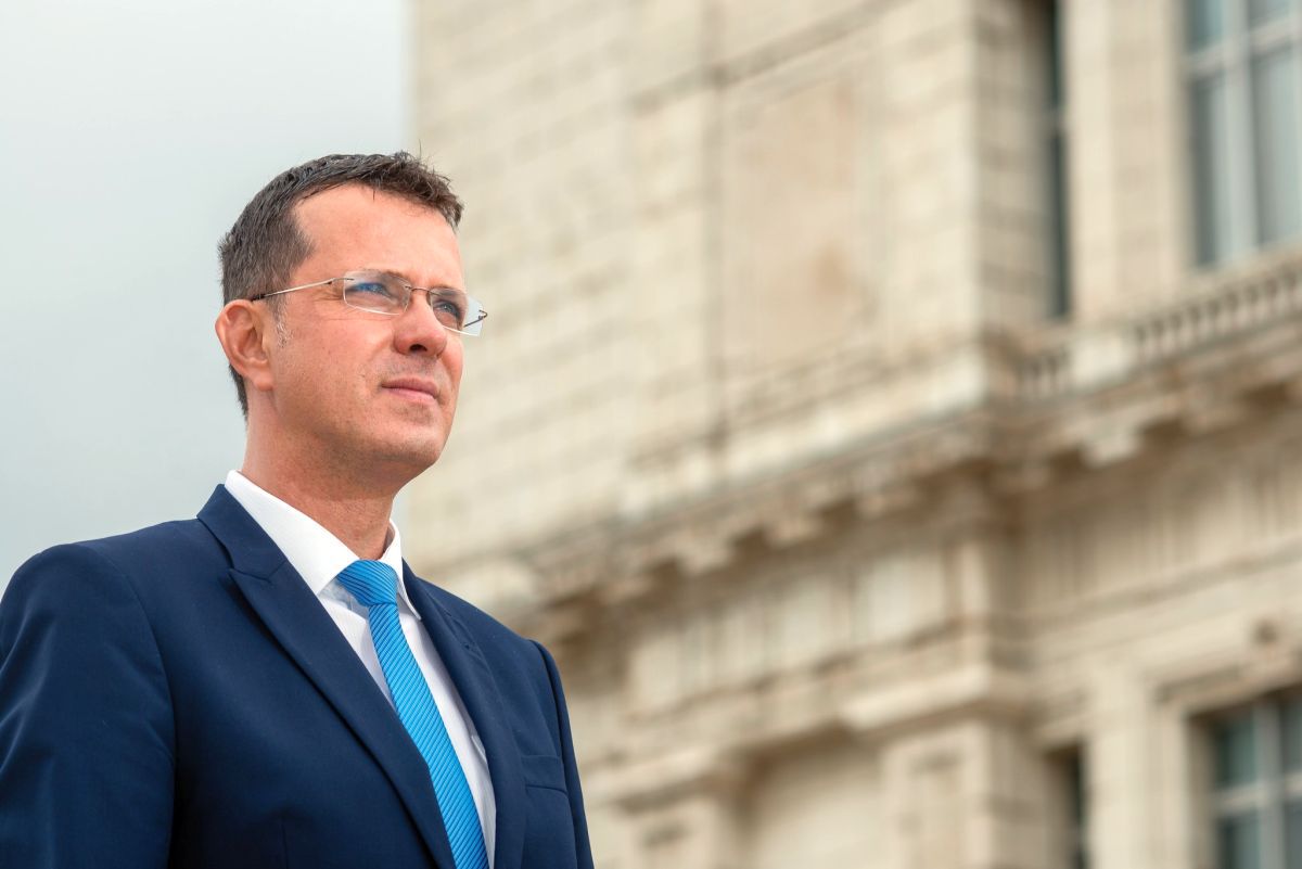 Noul ministru al Apărării, militant pentru o echipă de tradiție a României » Poziții înverșunate și un mesaj care îi va înfuria pe suporterii CSA: „Trebuie să batem Steaua!”