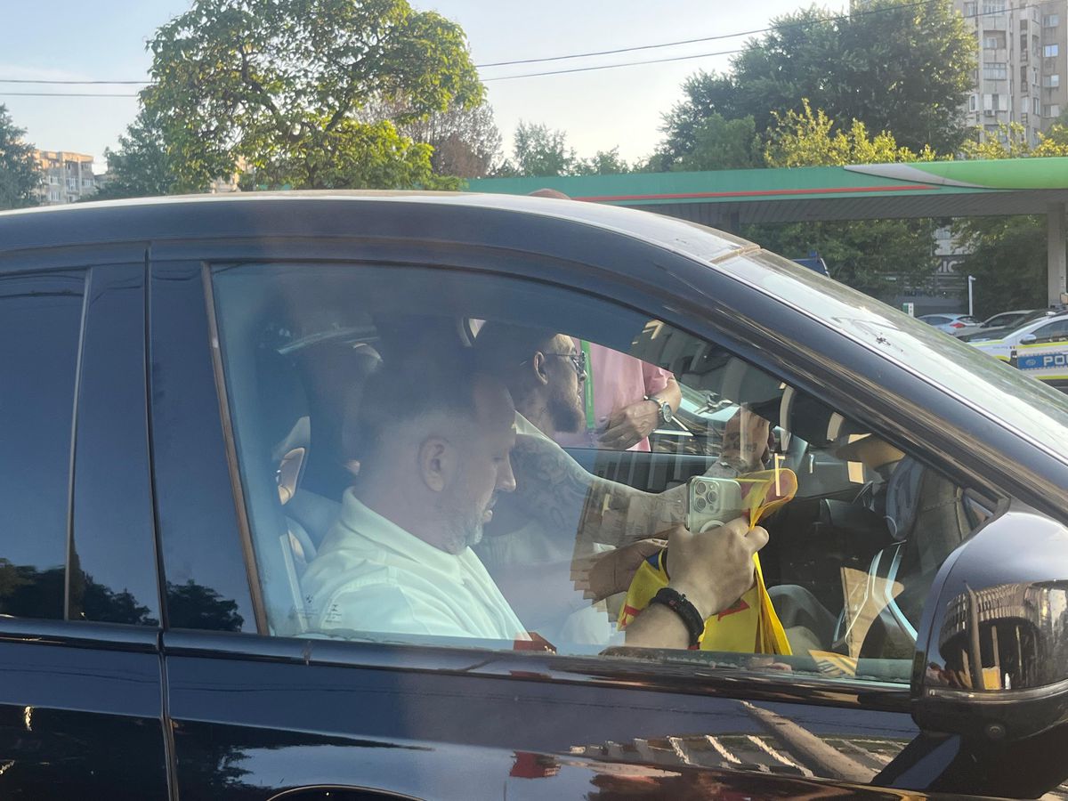 Personalități din lumea sportului la Romania U19 - Olanda U19