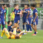 Momente emotionante pe gazon, dupa România - Olanda. foto Cristi Preda GSP (4)