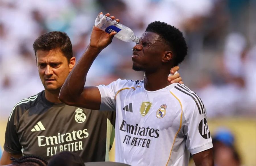 Aurélien Tchouaméni a făcut cu greu față căldurii și ieri, la meciul cu Real Madrid - Pachuca 3-1, de la Charlotte / Foto: Imago Maratonul IBAN al sclavilor FIFA!