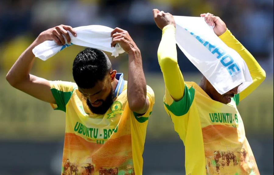 Prosoapele cu gheață sunt la mare căutare în SUA în așa numitele „cooling breaks” / Foto: X Maratonul IBAN al sclavilor FIFA!