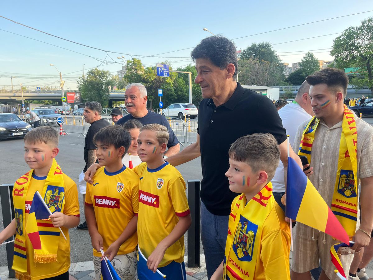 Personalități din lumea sportului la Romania U19 - Olanda U19