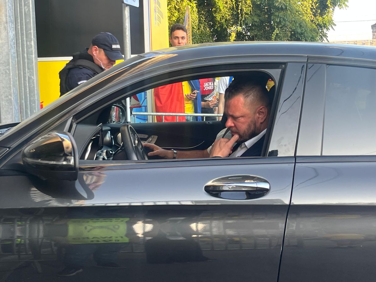 Personalități din lumea sportului la Romania U19 - Olanda U19