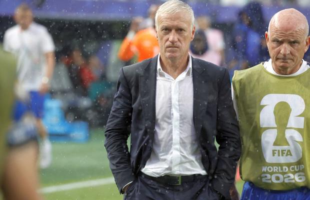 Dider Deschamps, întrebat ce au făcut francezii în vestiar, în timpul întreruperii de aproape două ore: „Am jucat cărți... Hahaha!”