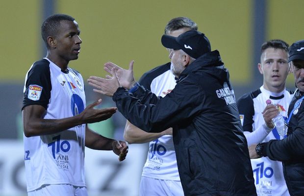 VIDEO „Ți-ai amenințat jucătorii cu denunțul la DNA?“ » Edi Iordănescu, pus în dificultate în direct: „Le-am zis că suntem monitorizați” + Mărturie savuroasă: cum inventează scandaluri în vestiar