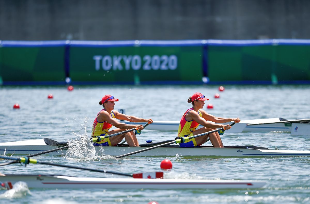 A început spectacolul! Simona Radiș și Ancuța Bodnar au câștigat la pas prima cursă și s-au calificat în semifinale la Tokyo!