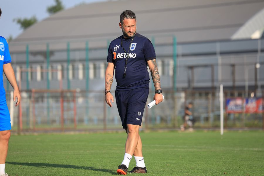 Dragoș Bon a condus azi antrenamentul alb-albaștrilor, care pregătesc în Capitală meciul cu FCSB Marinos Ouzounidis, demis de la CS Universitatea Craiova! Mihai Rotaru n-a mai avut răbdare