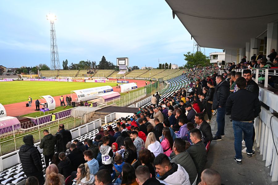 Acoperișul nu păzește de intemperii decât puțină lume Matchday experience, episodul 8 » Jale în Trivale! Mediocritate pe linie: stadionul lui FC Argeș primește cu greu notă de trecere