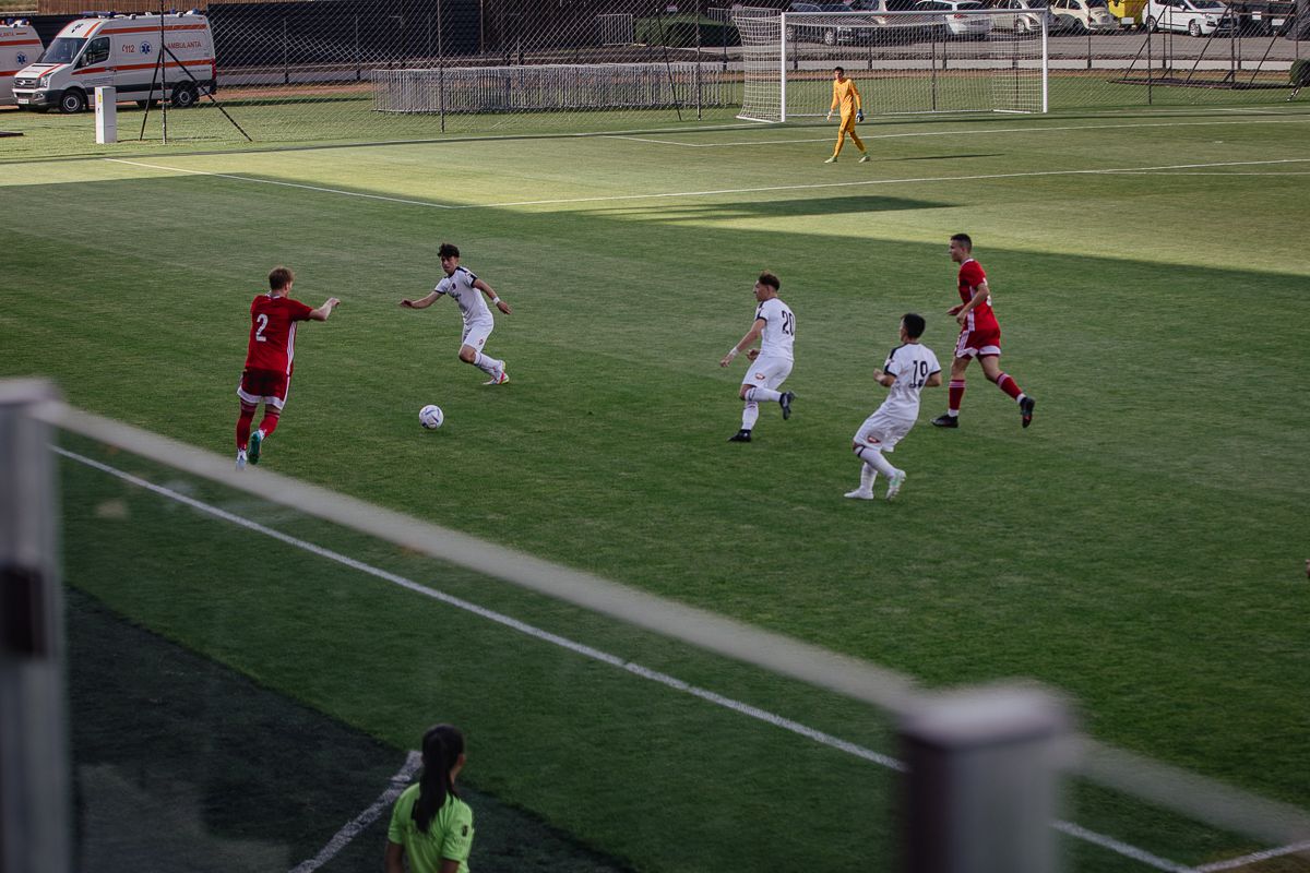 Momentul în care dezbaterea dintre Nicușor Dan și George Simion a deviat spre stadioane: „Când galeriile scandau acele lozinci, erați pe-acolo?”