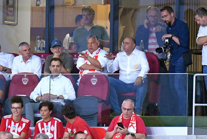 Premierul Ungariei a apărut cu fularul lui Sepsi la gât și a fost aplaudat de întreg stadionul  / Sursă foto: Raed Krishan(GSP)
