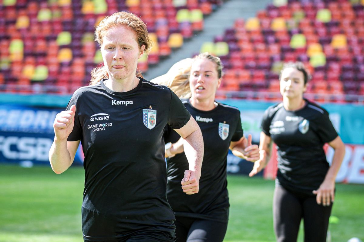 „Tigroaice” prin iarbă » CSM București a intrat astăzi pe Arena Națională