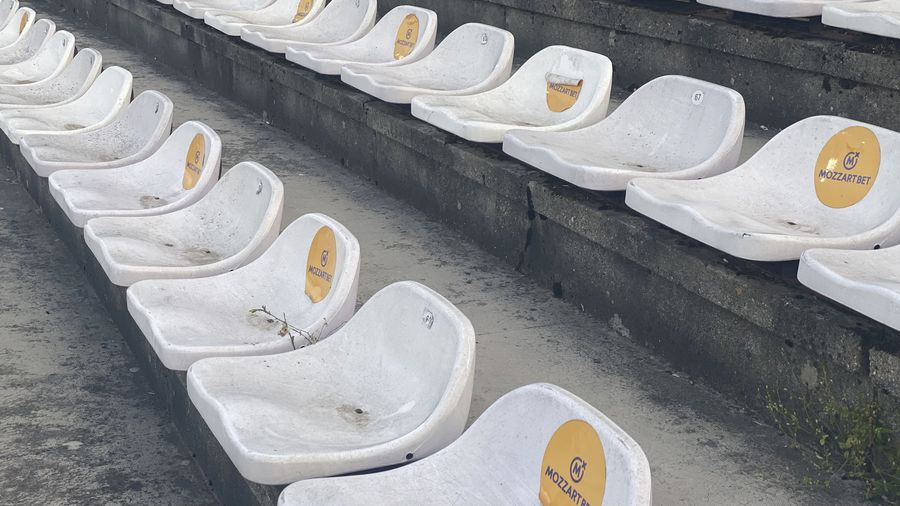 Scaunele de la Pitești n-au mai fost de mult șterse de praf Clubul de tradiție din Superligă e repetent la un capitol esențial » Comparația cu rivalele din provincie e gigantică