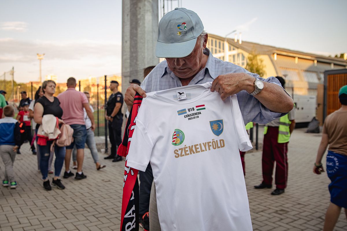 Mesajul suporterilor din Secuime pentru români: „Nimeni nu ia Ardealul. Viktor Orban nu duce stadionul în Ungaria”