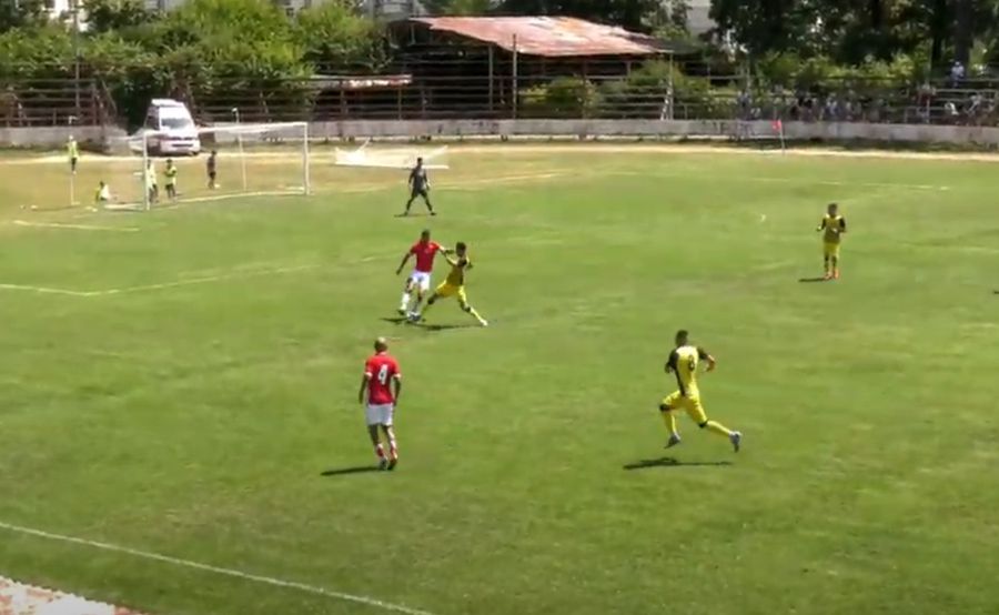 Plopeni - Dinamo 1-2 »  Ovidiu Burcă, victorie la debutul pe banca roș-albilor + Jucătorul aflat în probe, gafă decisivă