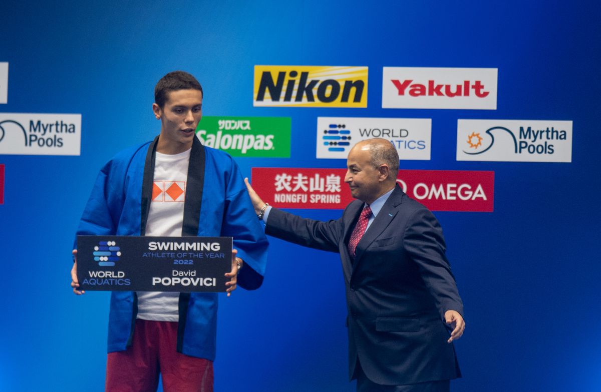 FOTO David Popovici premiat înainte de a intra în competiție, în Japonia