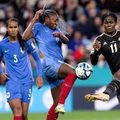 Franța (în albastru) n-a reușit să învingă Jamaica (în negru) // Foto: Imago