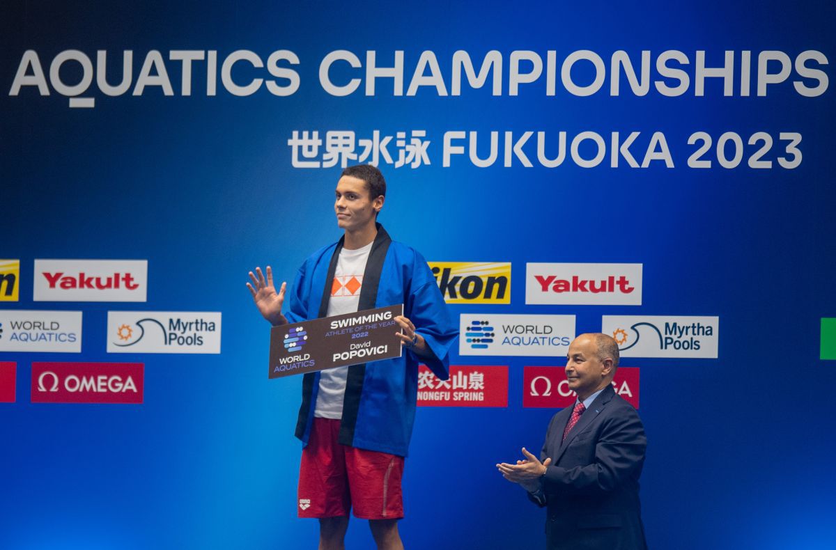 FOTO David Popovici premiat înainte de a intra în competiție, în Japonia