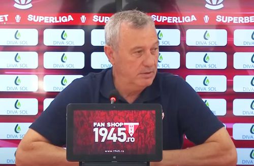 Mircea Rednic, antrenorul clubului UTA, a avut o reacție scurtă referitoare la decizia conducerii patronată de Alexandru Meszar de a interzice mai mulți jurnaliști locali la meciuri, după ce aceștia au avut opinii împotriva conducerii echipei arădene.