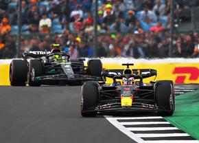 104 în așteptare » Verstappen a „zburat” pe lângă Hamilton și câștigă pe Hungaroring! Avans AMEȚITOR al pilotului Red Bull