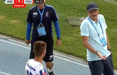 Tensiune în Copou » Leo Grozavu a „sărit” la jucătorul său!