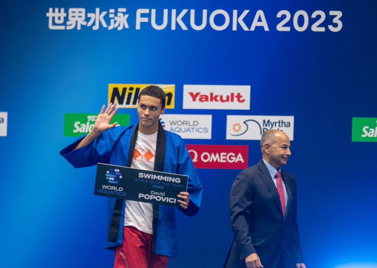 FOTO David Popovici premiat înainte de a intra în competiție, în Japonia