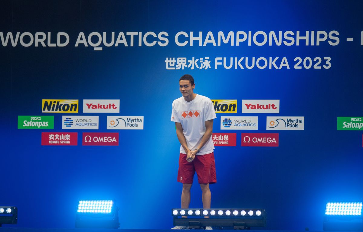 FOTO David Popovici premiat înainte de a intra în competiție, în Japonia