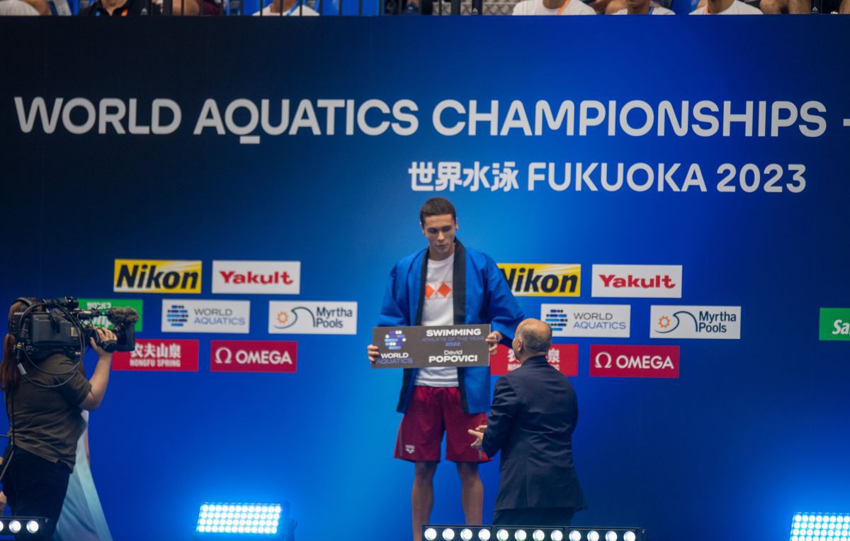 FOTO David Popovici premiat înainte de a intra în competiție, în Japonia