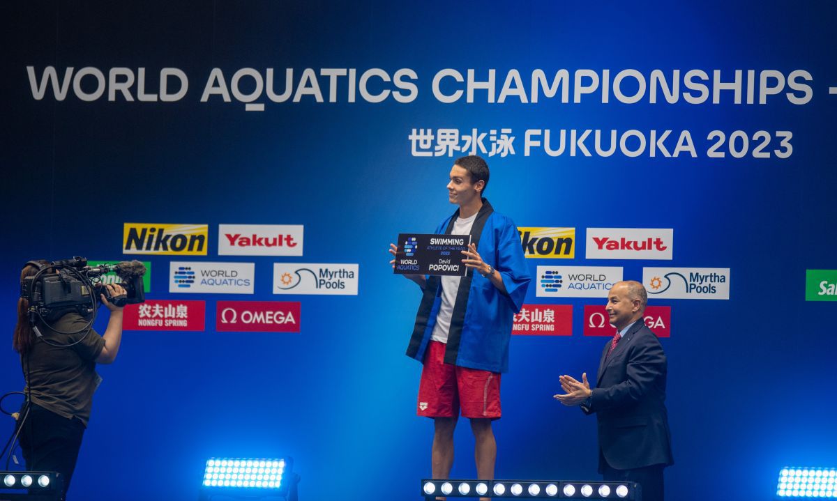 FOTO David Popovici premiat înainte de a intra în competiție, în Japonia