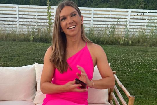 Simona Halep, 31 de ani, pare relaxată înainte să afle verdictul în cazul de dopaj care o ține departe de tenis deja de 10 luni.