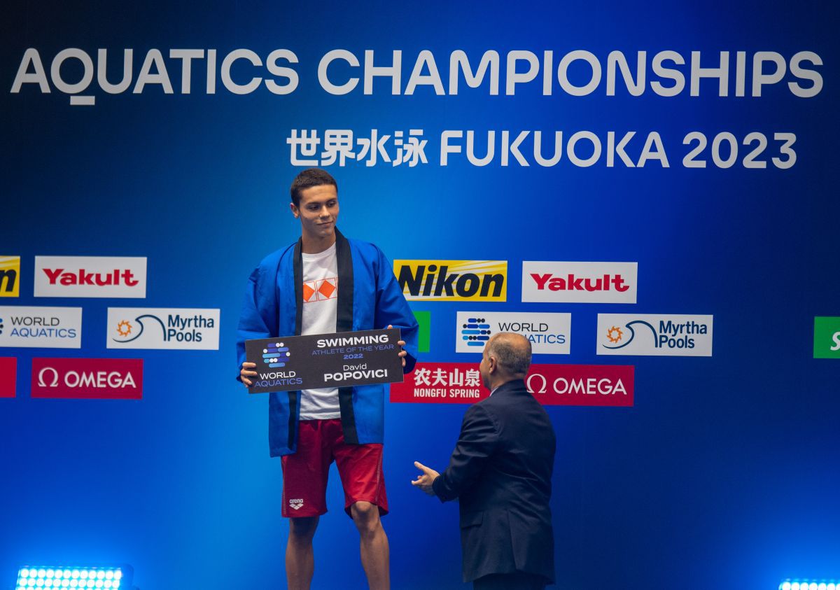 FOTO David Popovici premiat înainte de a intra în competiție, în Japonia