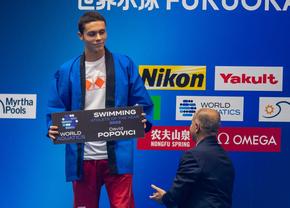 David Popovici a fost premiat în Japonia, înainte de a intra în competiție » Imaginile trimise de reporterii GSP prezenți la Fukuoka