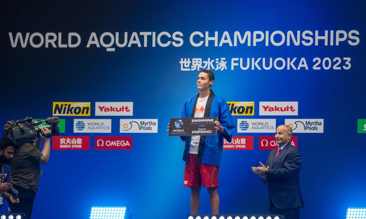 FOTO David Popovici premiat înainte de a intra în competiție, în Japonia