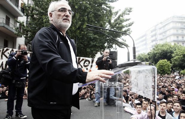 Cum l-a înfruntat Răzvan Lucescu pe temutul patron Ivan Savvidis și reacția furioasă a patronului lui PAOK: „Ne-a pus să ne dăm demisiile”. Comparație cu George Copos și Ioan Neculaie