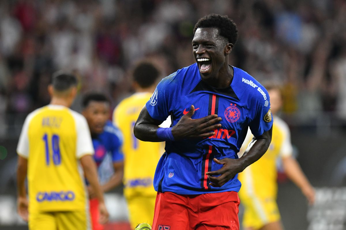 Surprize imense în echipa de start a campioanei FCSB » Vlad și Haruț sunt titulari