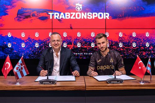 Denis Drăguș la prezentare / Foto: site Trabzonspor