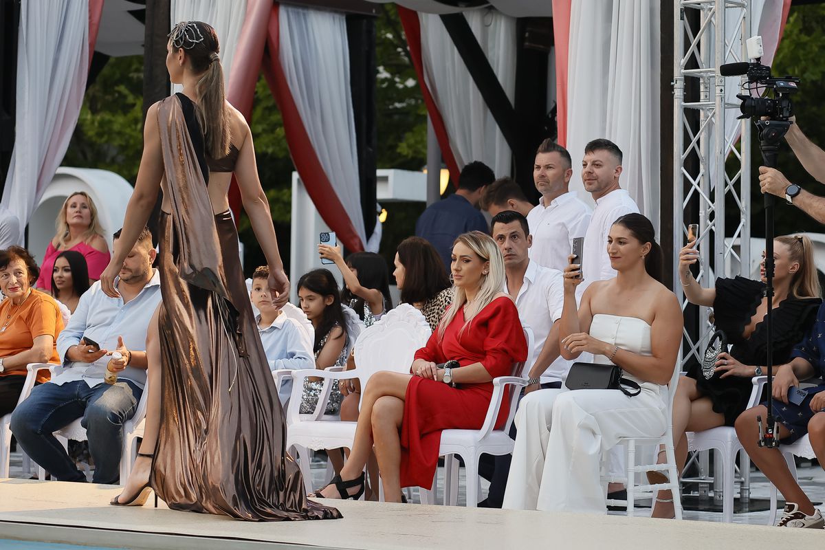 Simona Radiș Sabrina Voinea modele modă Bukarest Fashion Week