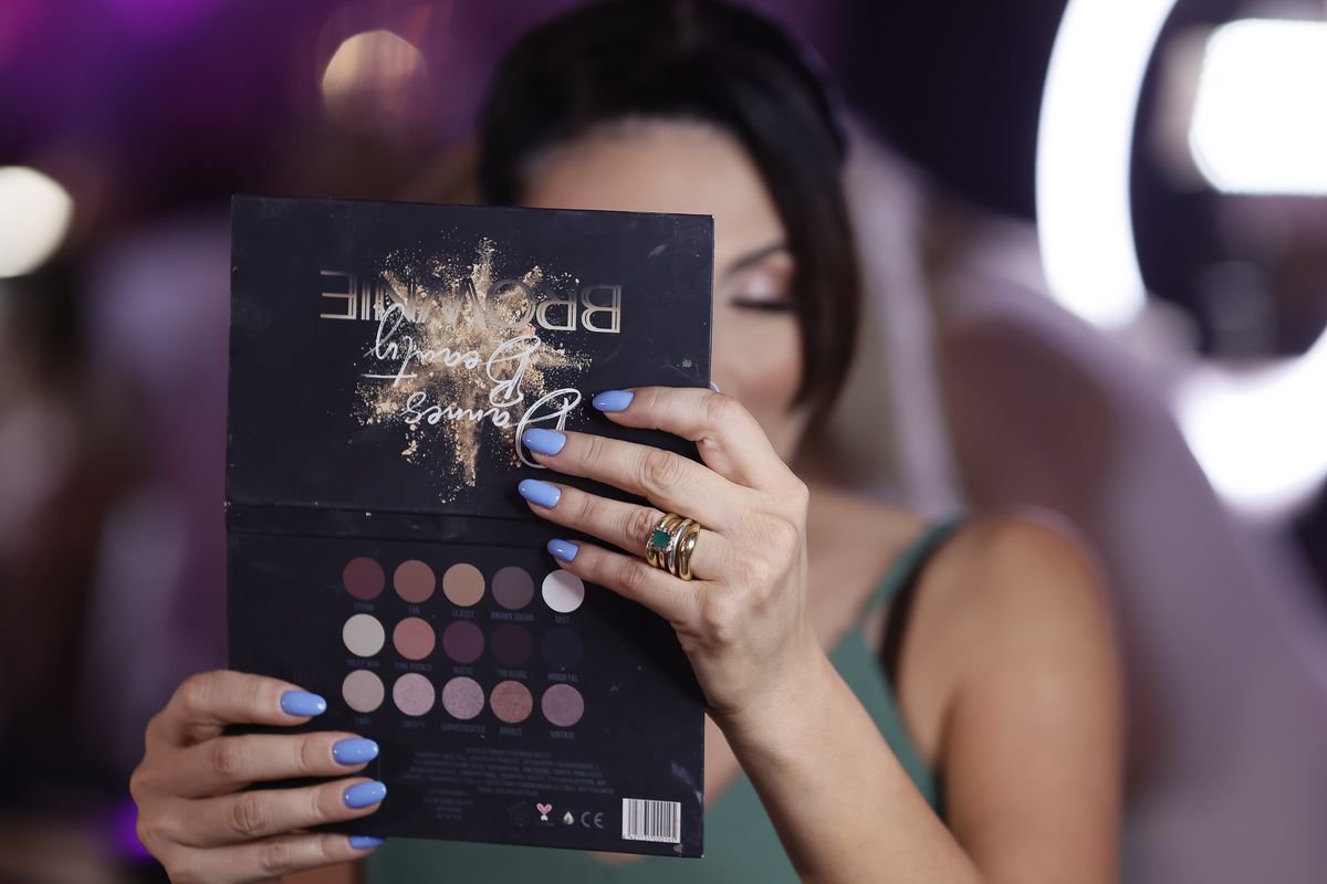 Simona Radiș Sabrina Voinea modele modă Bukarest Fashion Week