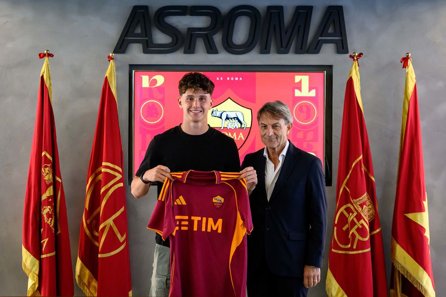 AS Roma și-a prezentat noul atacant adus din Premier League