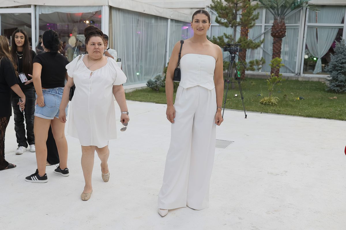 Simona Radiș Sabrina Voinea modele modă Bukarest Fashion Week