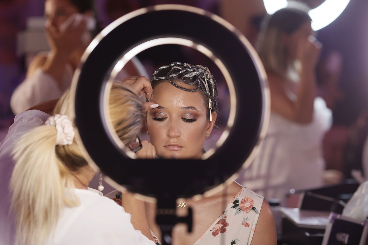 Simona Radiș Sabrina Voinea modele modă Bukarest Fashion Week