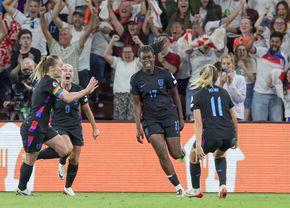 Anglija prva finalistka Evropskega prvenstva v ženskem nogometu po dramatični zmagi
