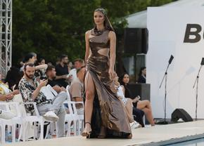 Simona Radiș și Sabrina Voinea, ravisante pe podiumul de la Bukarest Fashion Week: „Îmi dau lacrimile!” + Cu ce vedete s-au întâlnit în culise