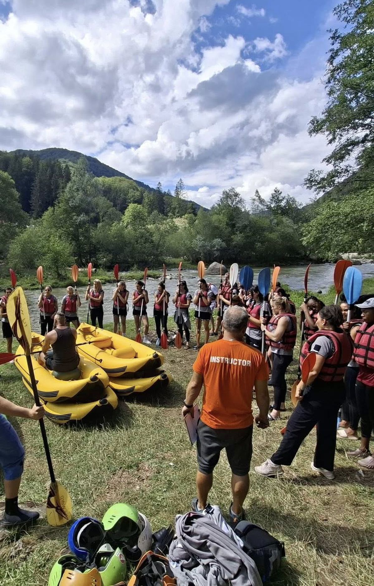 Handbalistele Rapidului, petrecere în vârf de munte: „Dacă o să priviți pozele, o să o vedeți și pe ea”