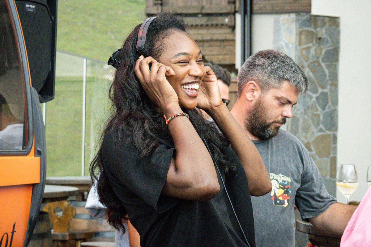 Handbalistele Rapidului, petrecere în vârf de munte: „Dacă o să priviți pozele, o să o vedeți și pe ea”