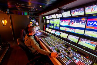 Cine transmite la TV Basaksehir - Universitatea Craiova