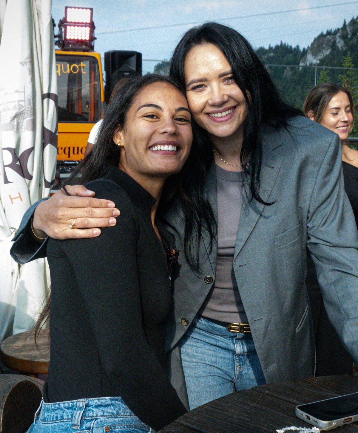 Handbalistele Rapidului, petrecere în vârf de munte: „Dacă o să priviți pozele, o să o vedeți și pe ea”