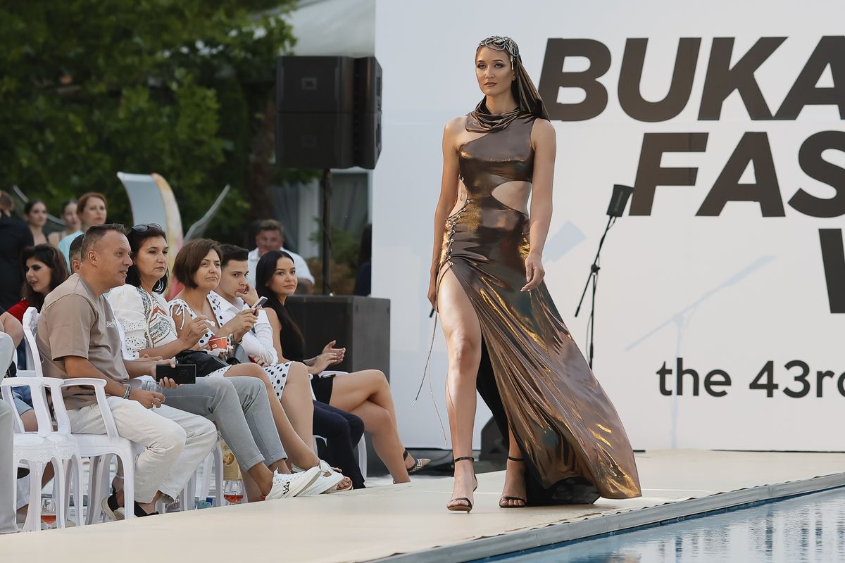 Simona Radiș Sabrina Voinea modele modă Bukarest Fashion Week