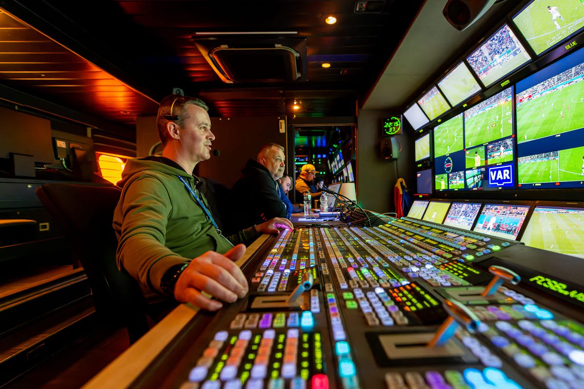 Cine transmite FCSB - Aberdeen, manșa retur din play-off-ul Europa League » Contract de 250.000 de euro