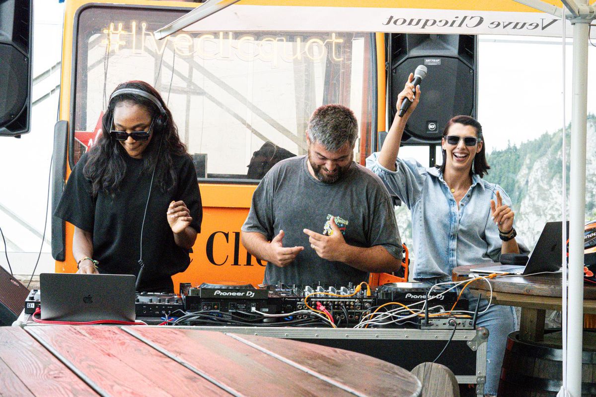 Handbalistele Rapidului, petrecere la final de cantonament