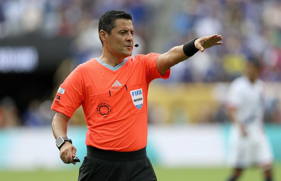 Alireza Faghani / Foto: Imago Images A devenit persoana non grata în țara natală după gestul făcut cu Donald Trump după finala Mondialului Cluburilor